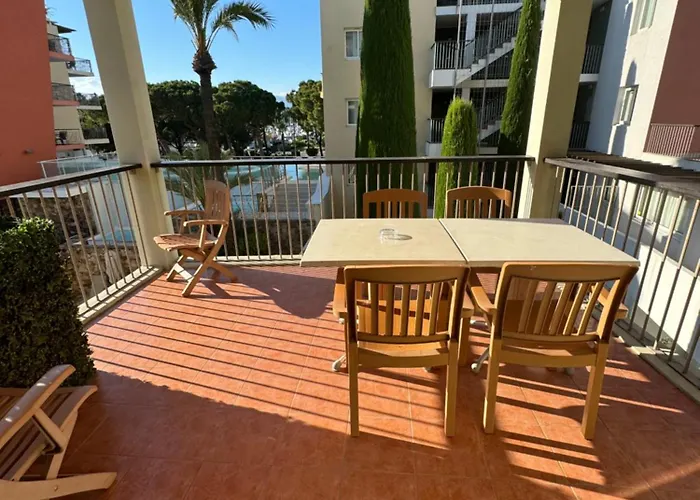 Port - Terrasse - Parking - Piscine דירה
