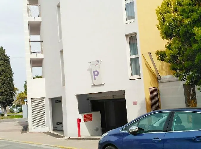Port - Terrasse - Parking - Piscine דירה