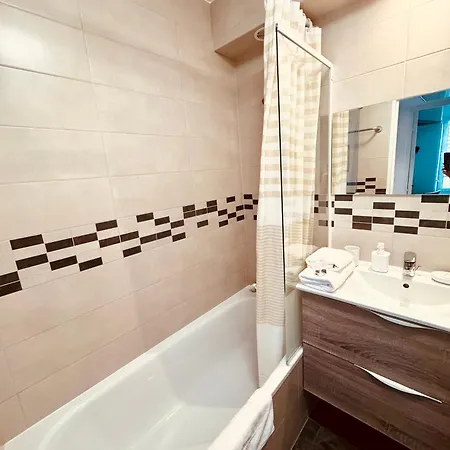 Port Apartment *