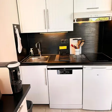 Port - Terrasse - Parking - Piscine 아파트