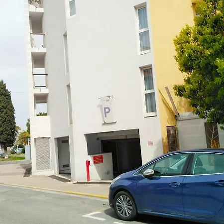 Port - Terrasse - Parking - Piscine 아파트