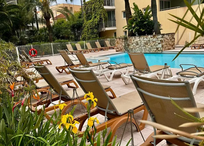 Port - Terrasse - Parking - Piscine